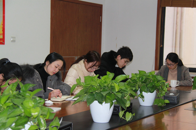 12.15 林业局 团干部十九大精神学习会_副本.jpg